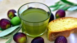 Le caratteristiche eccezionali dell'Olio EVO nuovo! Le conosci davvero? 3 Le caratteristiche eccezionali dell’Olio EVO nuovo! Le conosci davvero?